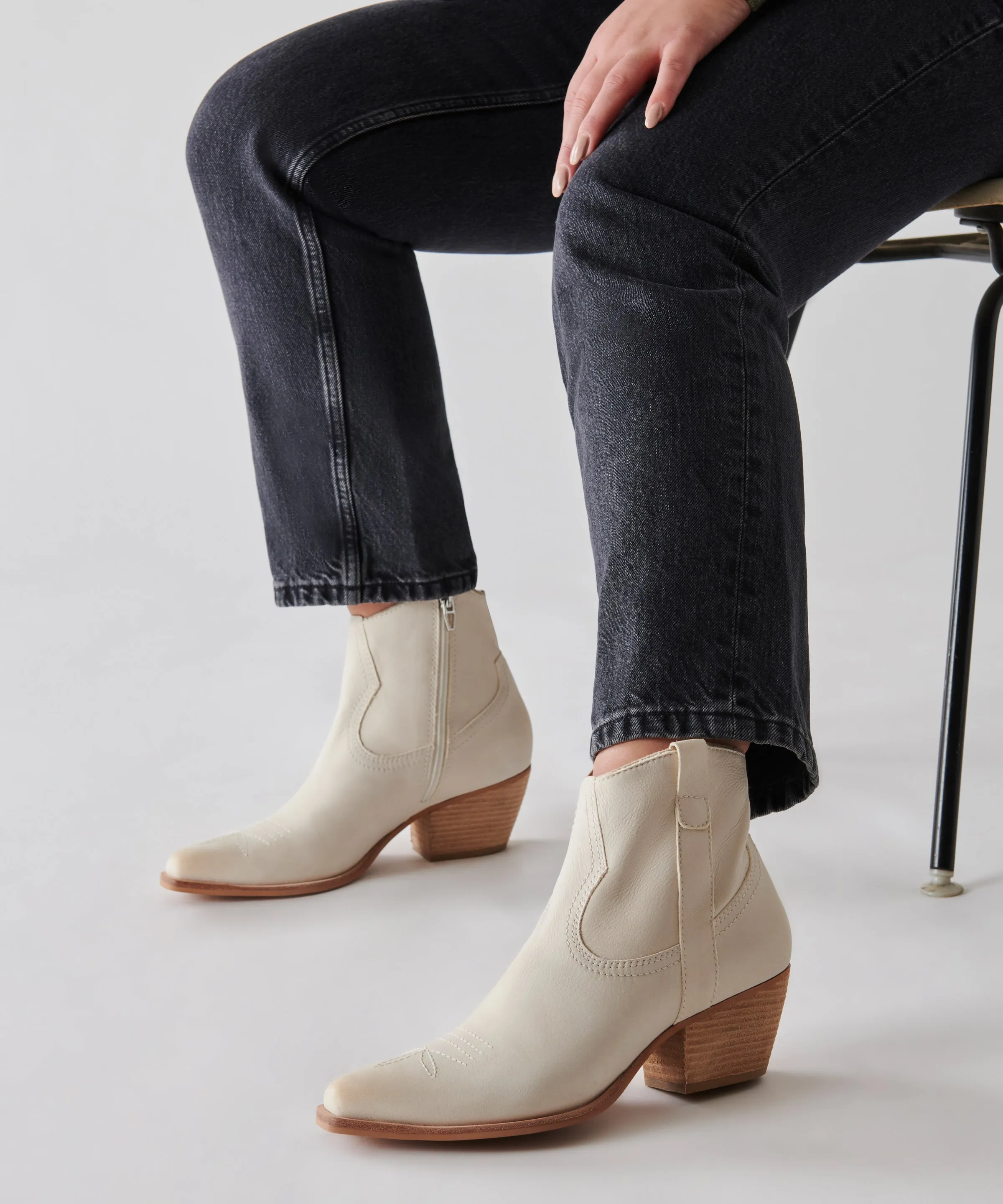 SILMA BOOTIES IVORY NUBUCK - re:vita