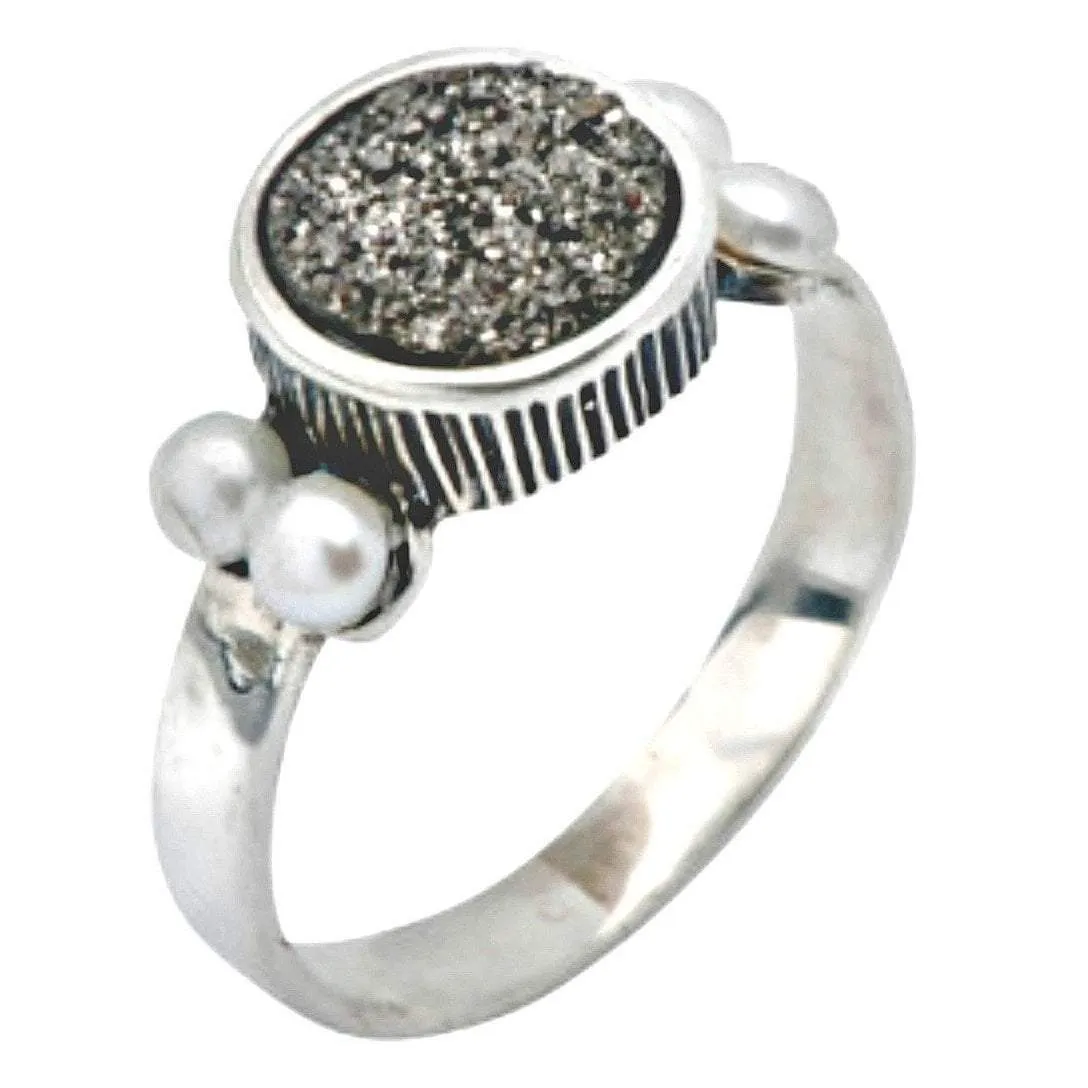 Silver Ring. 925 Sterling  Silver ring set with a druzy quartz stone and pearls